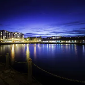 Apex Quay & Hotel